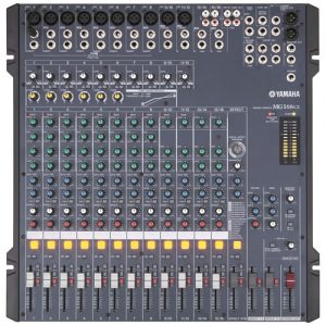 alquiler mesa de mezclas Yamaha MG 166 CX con 32 entradas con una versatilidad de ruteo de señal importante.
